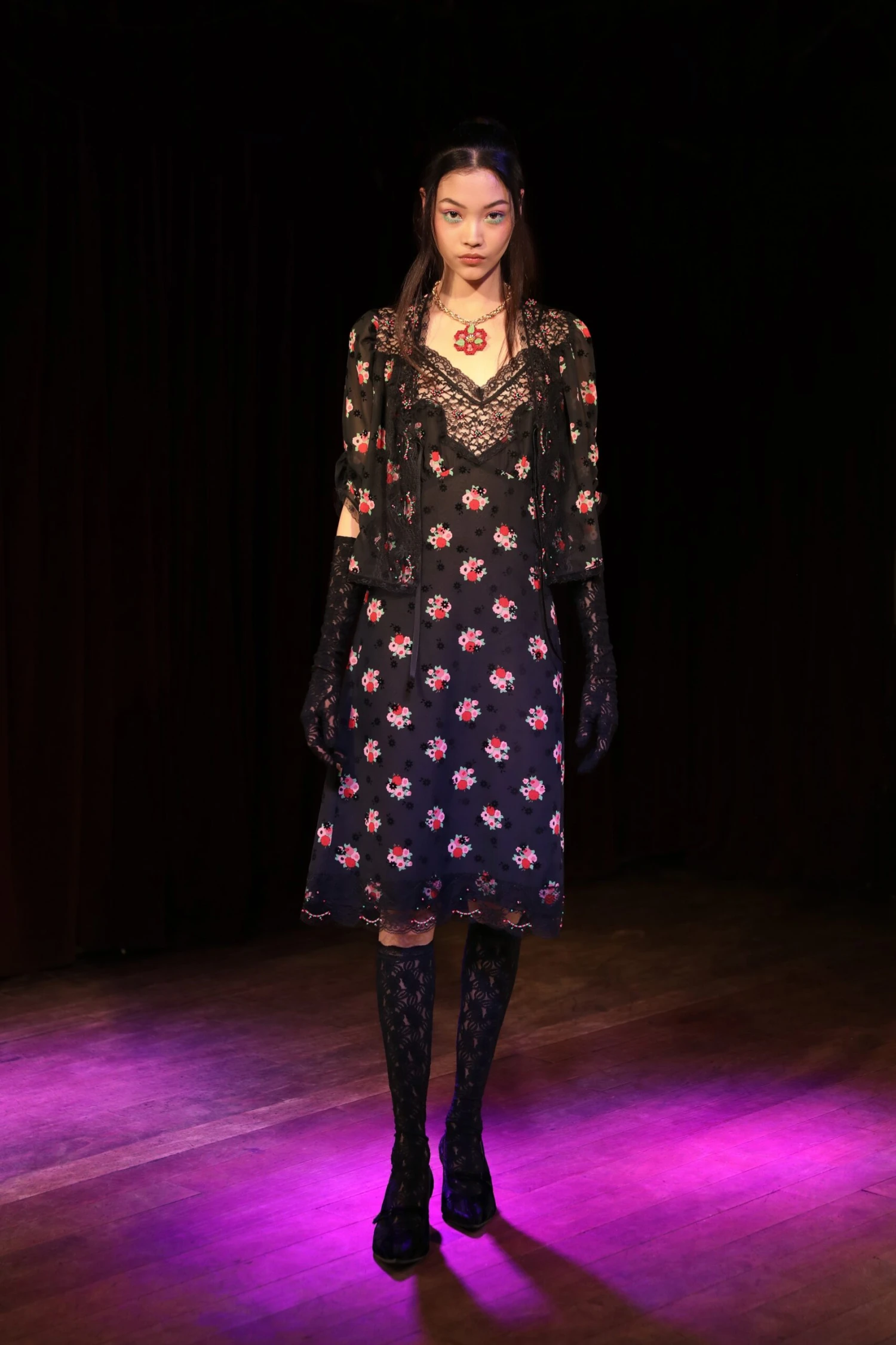 Anna Sui Store -Anna Sui Store AnnaSuiFW23Look08byRichieLeeDavis web scaled